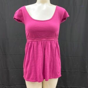 Aeropostale magenta scoop short sleeve top with back strap design size medium